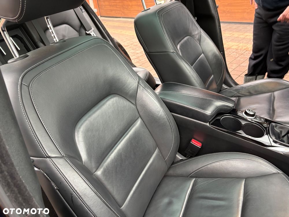 Infiniti Q30 1.5d Premium City Black - 26