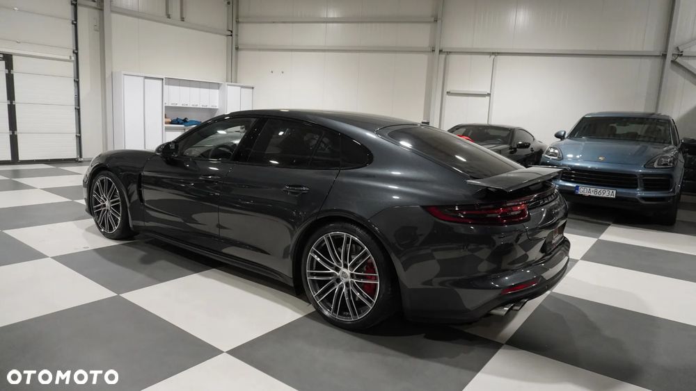 Porsche Panamera Turbo - 3