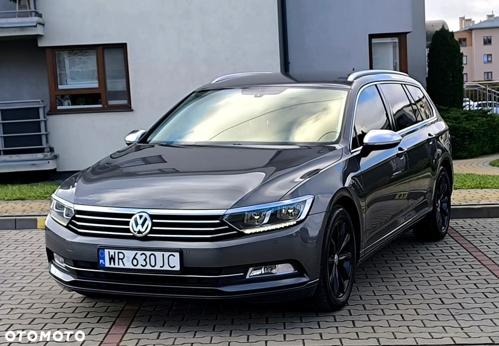 2016 Volkswagen Passat, photograph 2