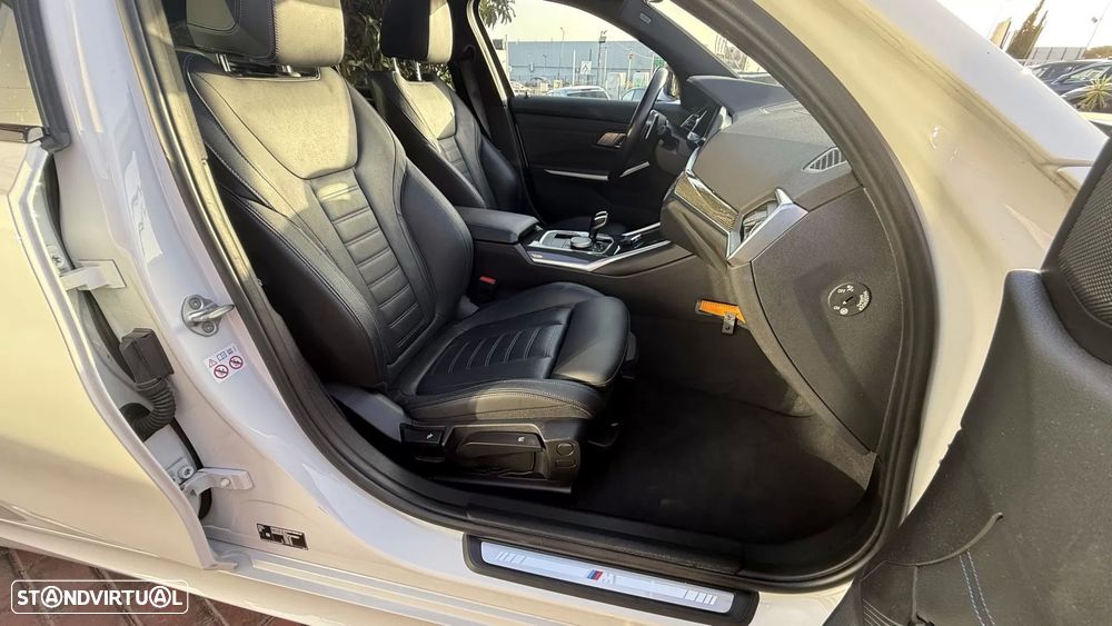 BMW 330 e Pack Desportivo M Auto - 32