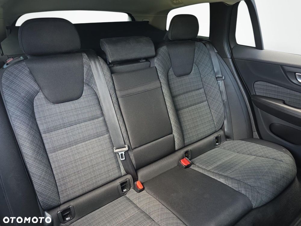 Volvo V60 B3 B Momentum Core - 27