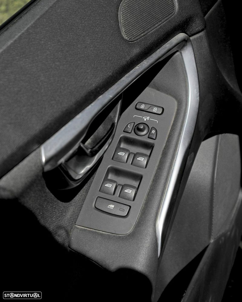 Volvo V40 Cross Country 1.6 D2 Momentum - 16