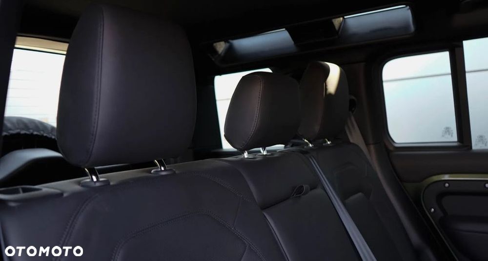 Land Rover Defender 3.0 D350 mHEV X-Dynamic SE - 31