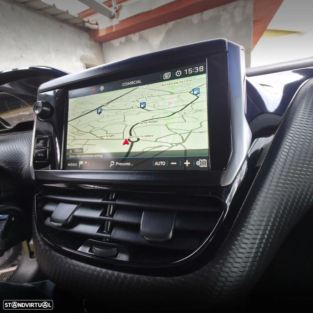 Peugeot 2008 1.2 PureTech Signature - 17
