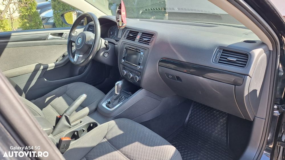 Volkswagen Jetta 1.4 TSI Trendline DSG - 16