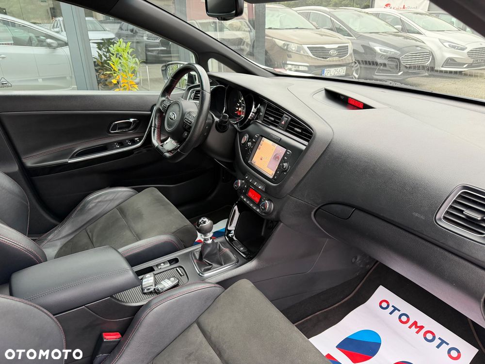 Kia Ceed 1.6 T-GDI GT - 22
