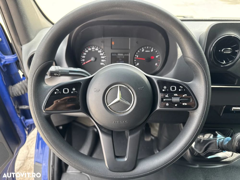 Mercedes-Benz Sprinter - 14