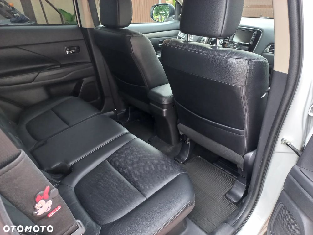 Mitsubishi Outlander 2.2 DI-D 4WD Automatik Diamant Edition - 12