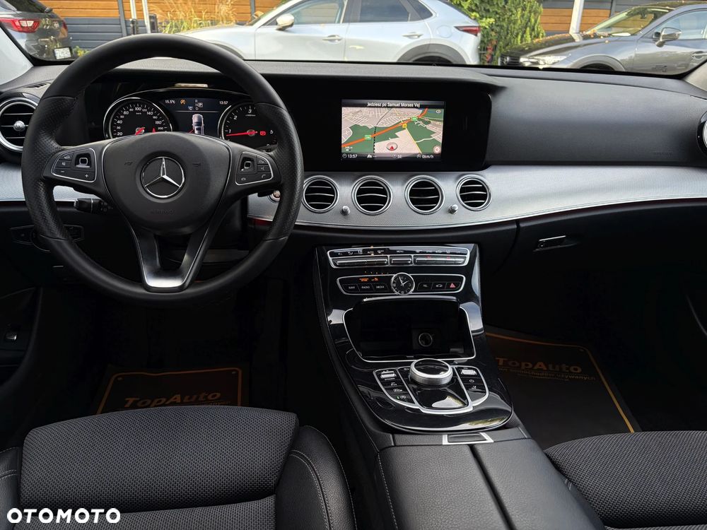Mercedes-Benz Klasa E 220 d 9G-TRONIC - 34