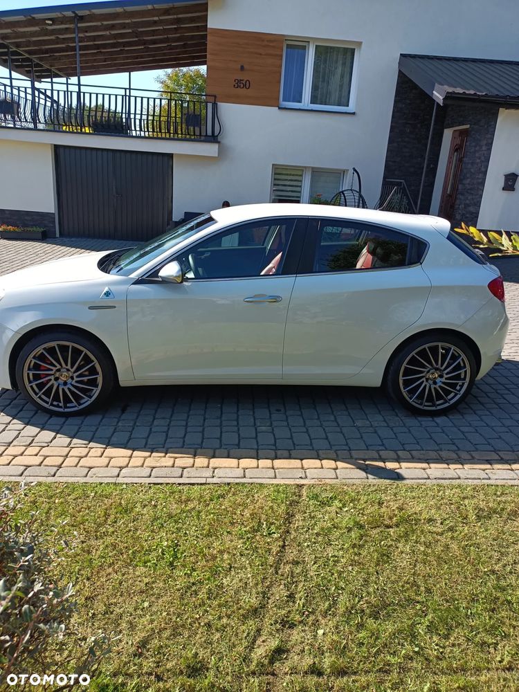Alfa Romeo Giulietta 2.0 JTDM Veloce - 3