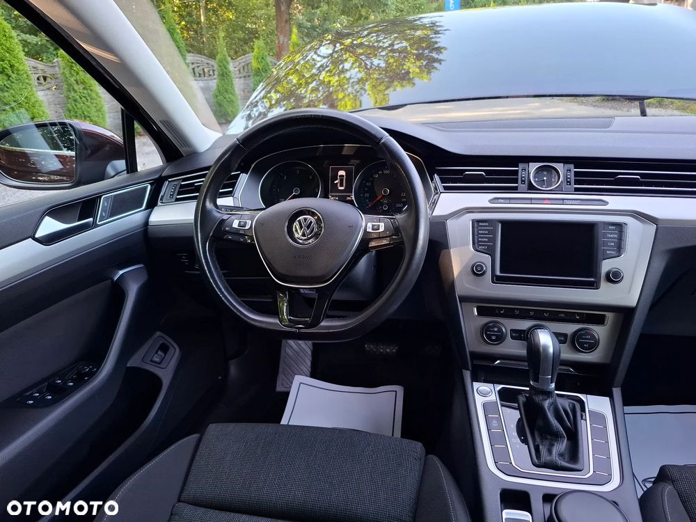 Volkswagen Passat 2.0 TDI SCR DSG Conceptline - 17