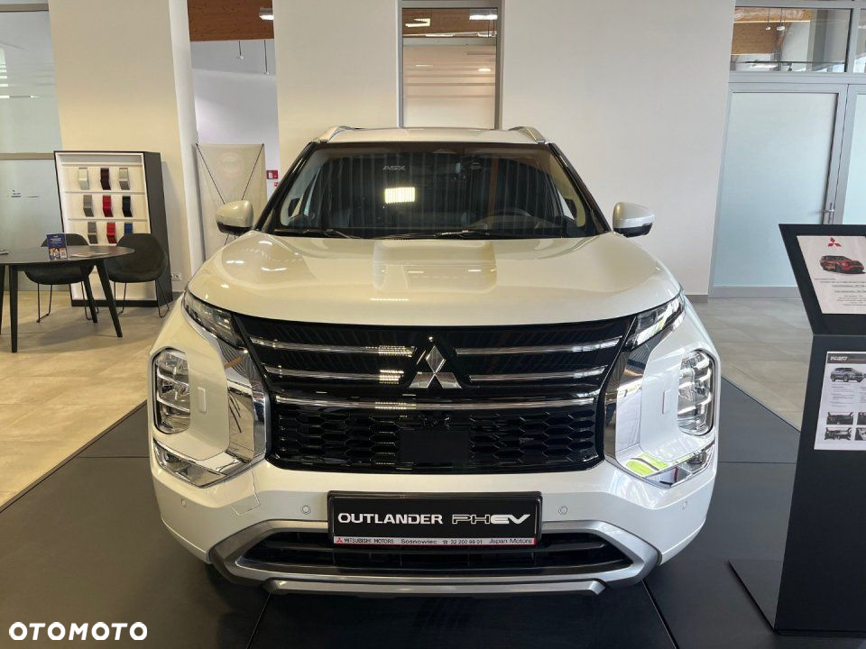Mitsubishi Outlander - 2