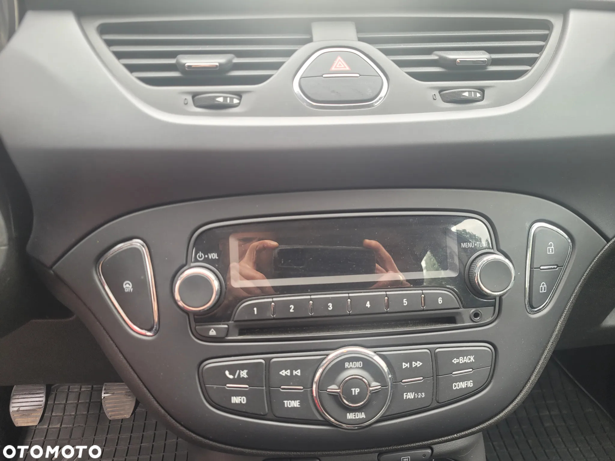 Opel Corsa 1.4 Color Edition - 16