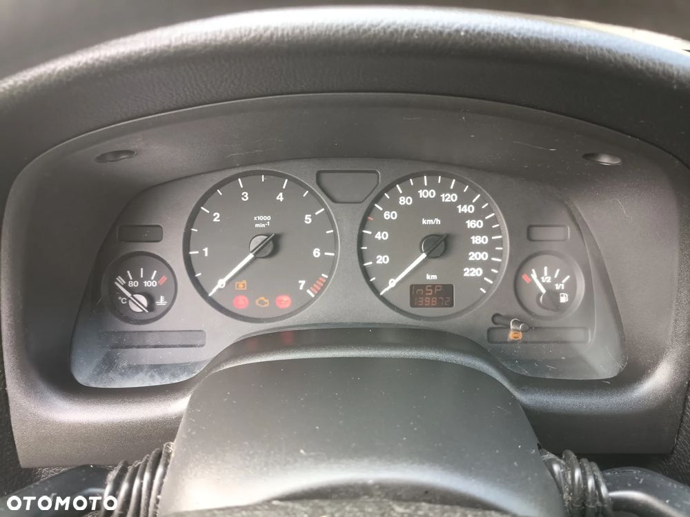 Renault Clio BLUE dCi 85 EXPERIENCE - 8