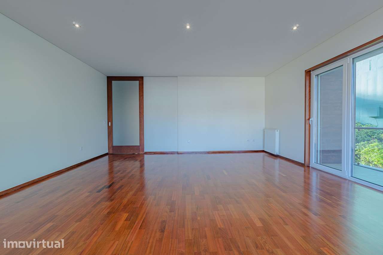 Apartamento T2 com 2 casas de banho e 2 vadas garagem - Grande imagem: 3/15