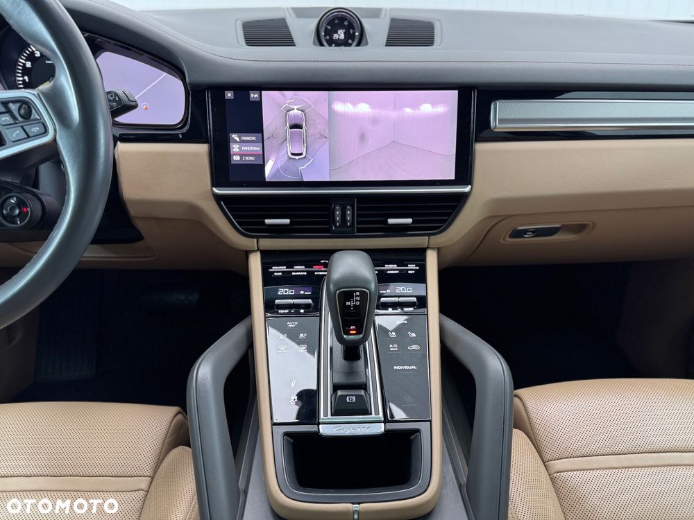 Porsche Cayenne - 22