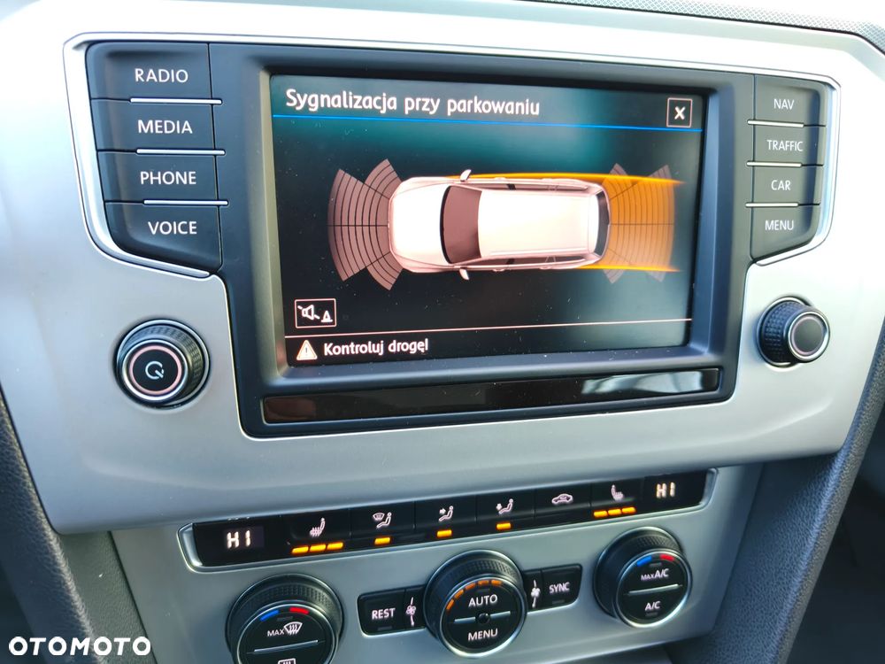 Volkswagen Passat 2.0 TDI SCR DSG Comfortline - 18