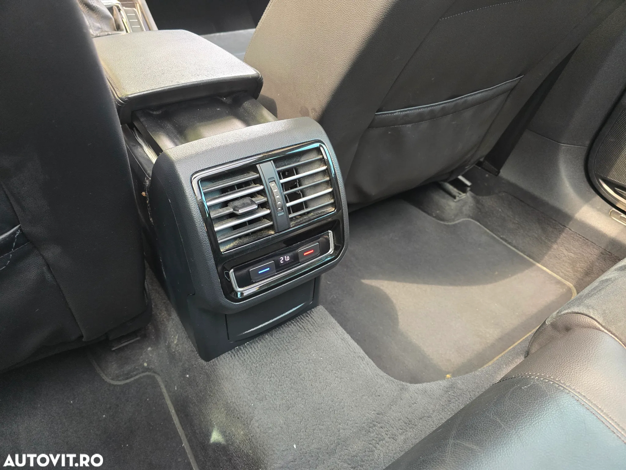 Volkswagen Passat - 25