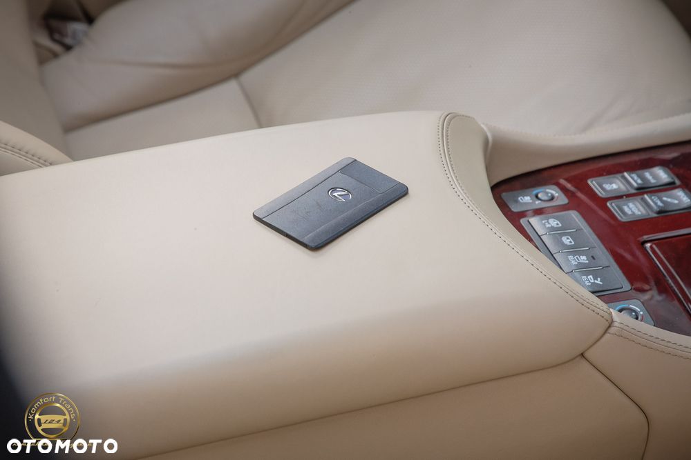 Lexus LS 600h Superior - 28