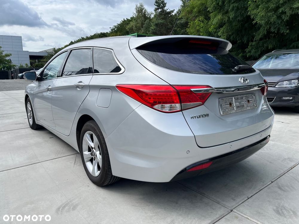 Hyundai i40 Kombi blue 1.6 Trend - 5