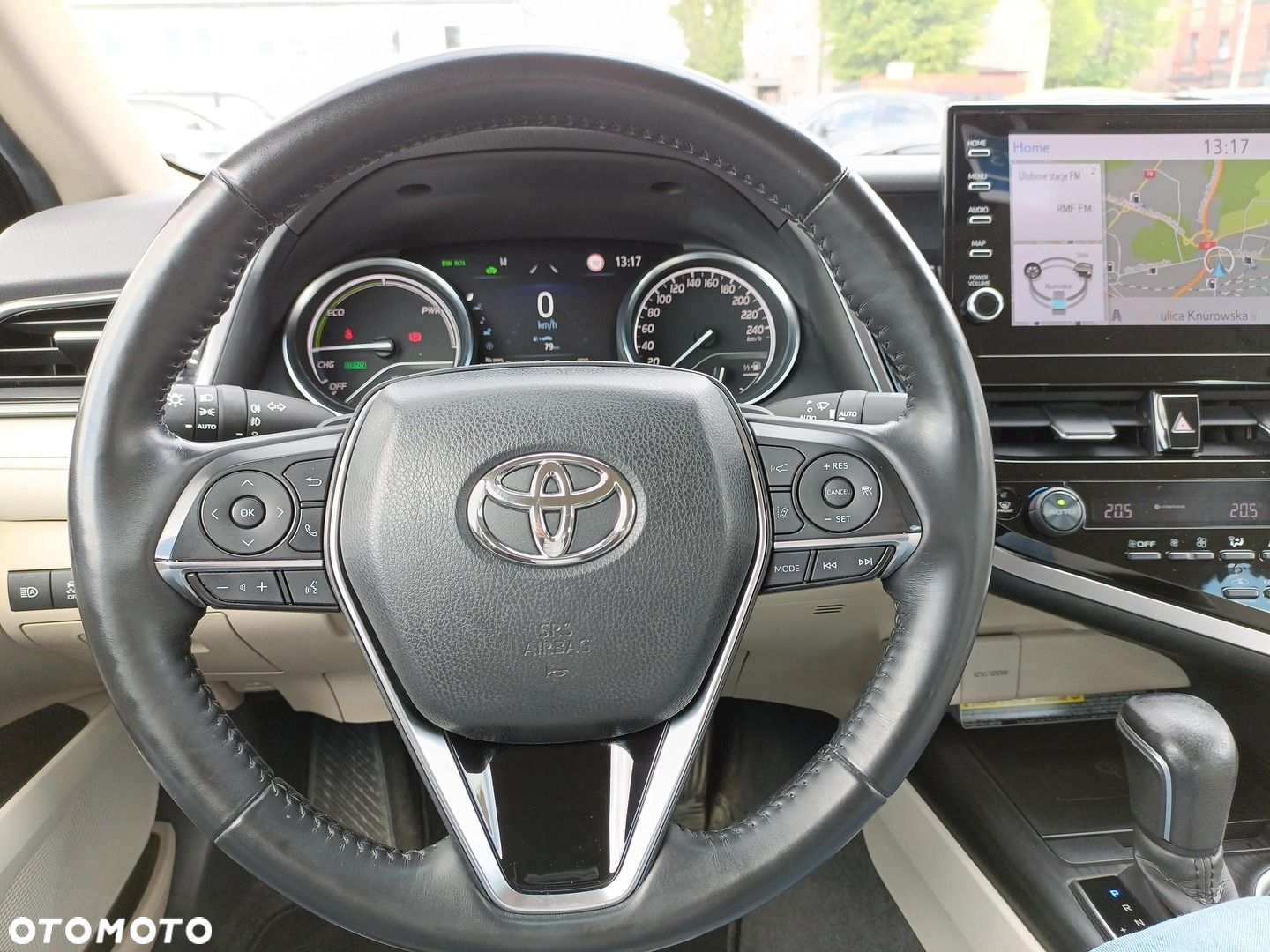 Toyota Camry - 17