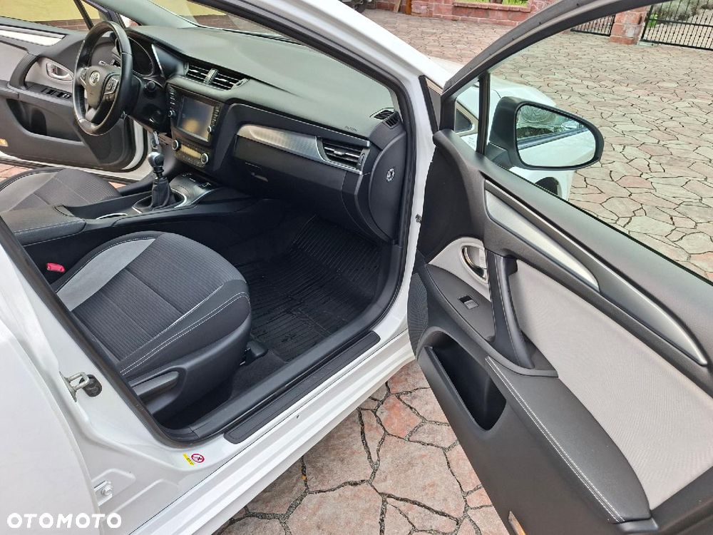 Toyota Avensis 2.0 D-4D Selection - 14