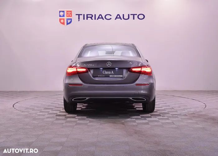 Mercedes-Benz A 220 d 4Matic 8G-DCT - 4