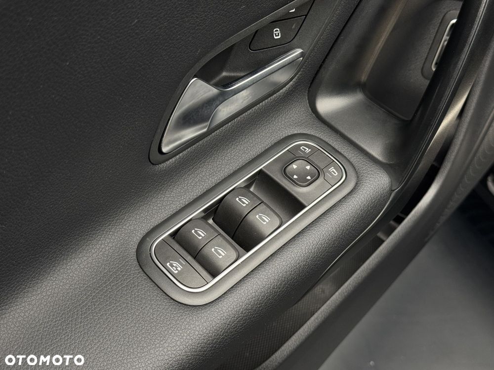Mercedes-Benz CLA 200 7G-DCT - 22