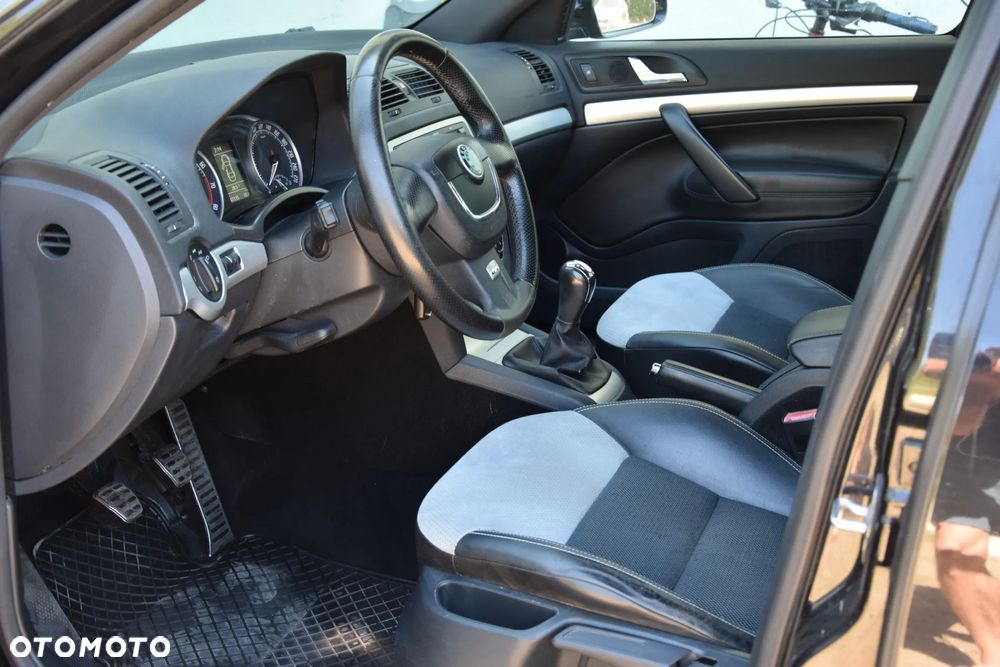 Skoda Octavia 2.0 TSI RS - 22