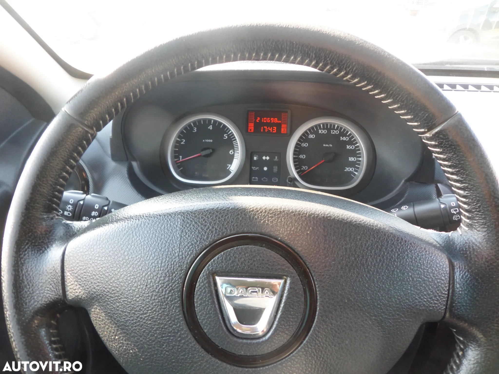Dacia Duster 1.5 dCi 4x2 Laureate - 33