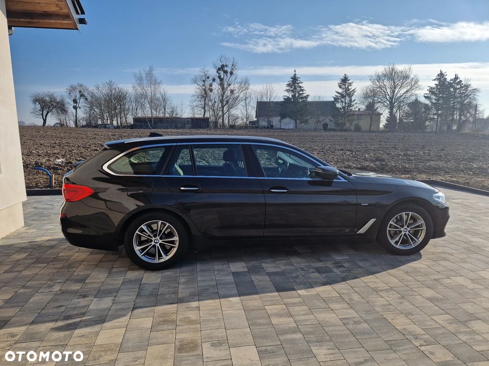 BMW Seria 5 530d xDrive Touring Luxury Line - 4
