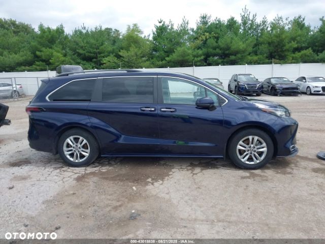 Toyota Sienna - 5