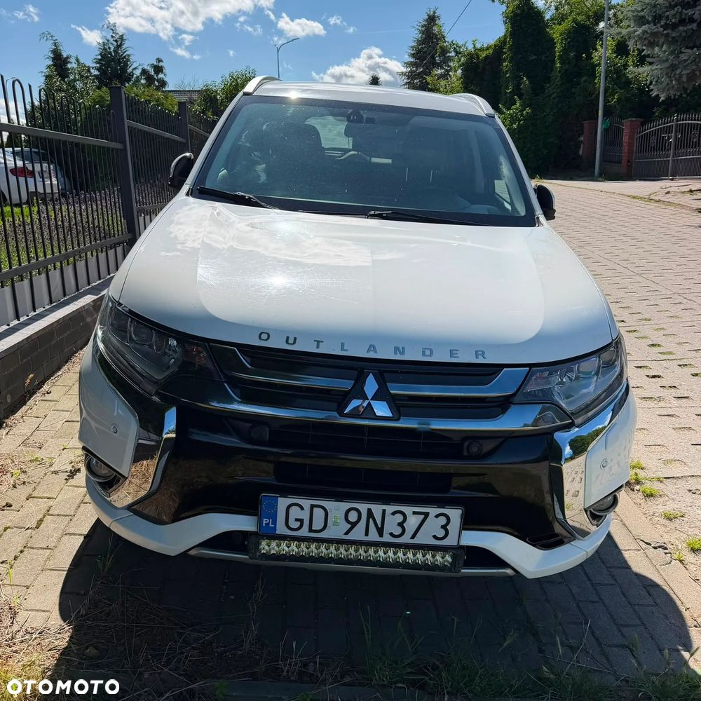 Mitsubishi Outlander Intense + - 7