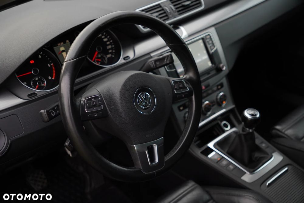 Volkswagen Passat 2.0 TDI DPF Comfortline - 23