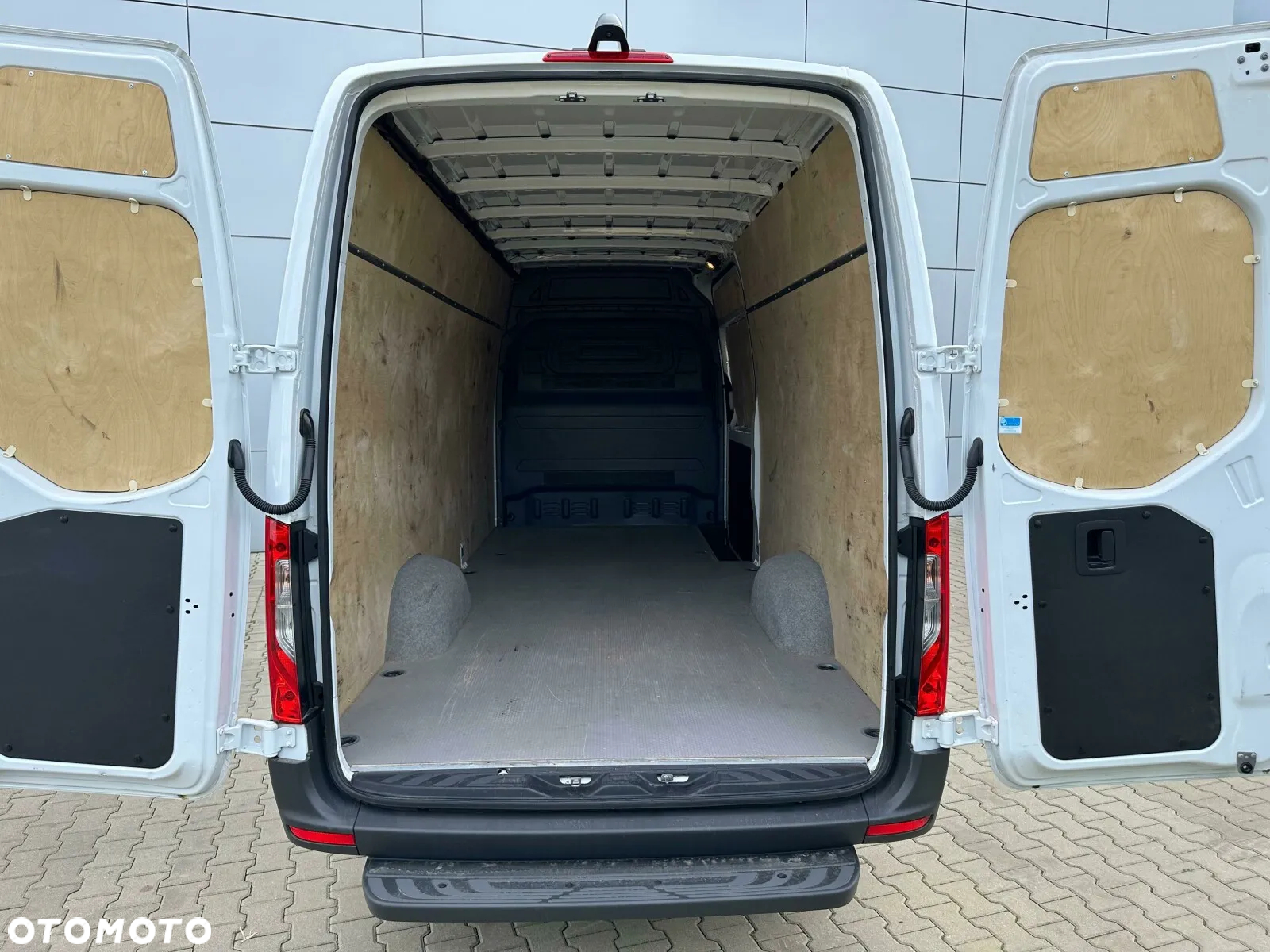 Mercedes-Benz Sprinter - 10
