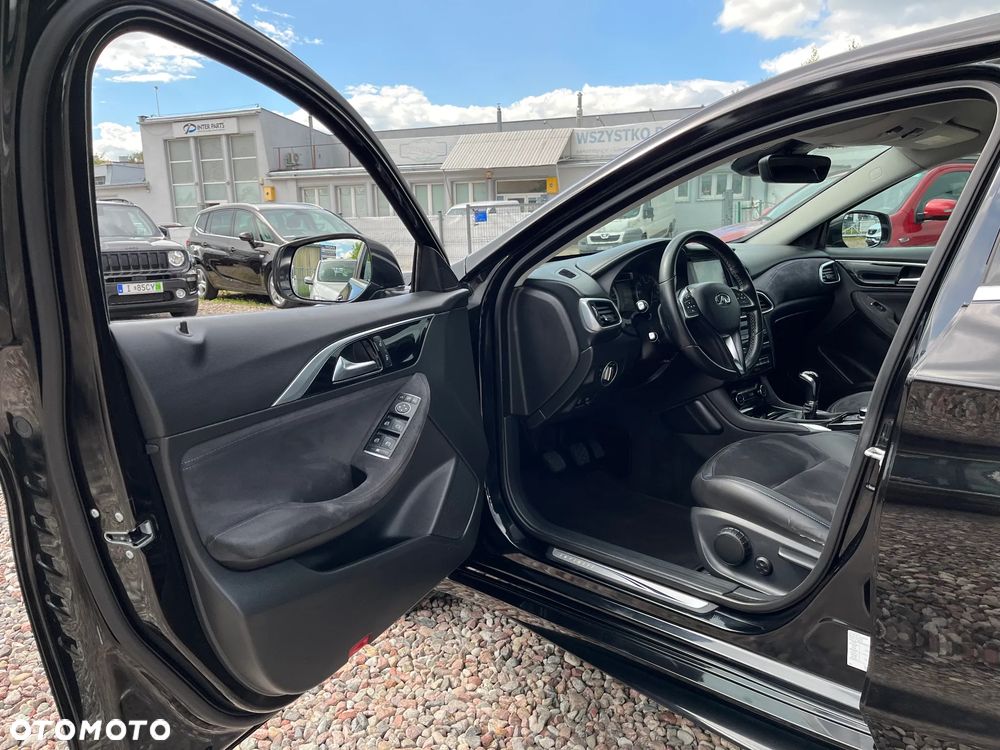 Infiniti Q30 - 18