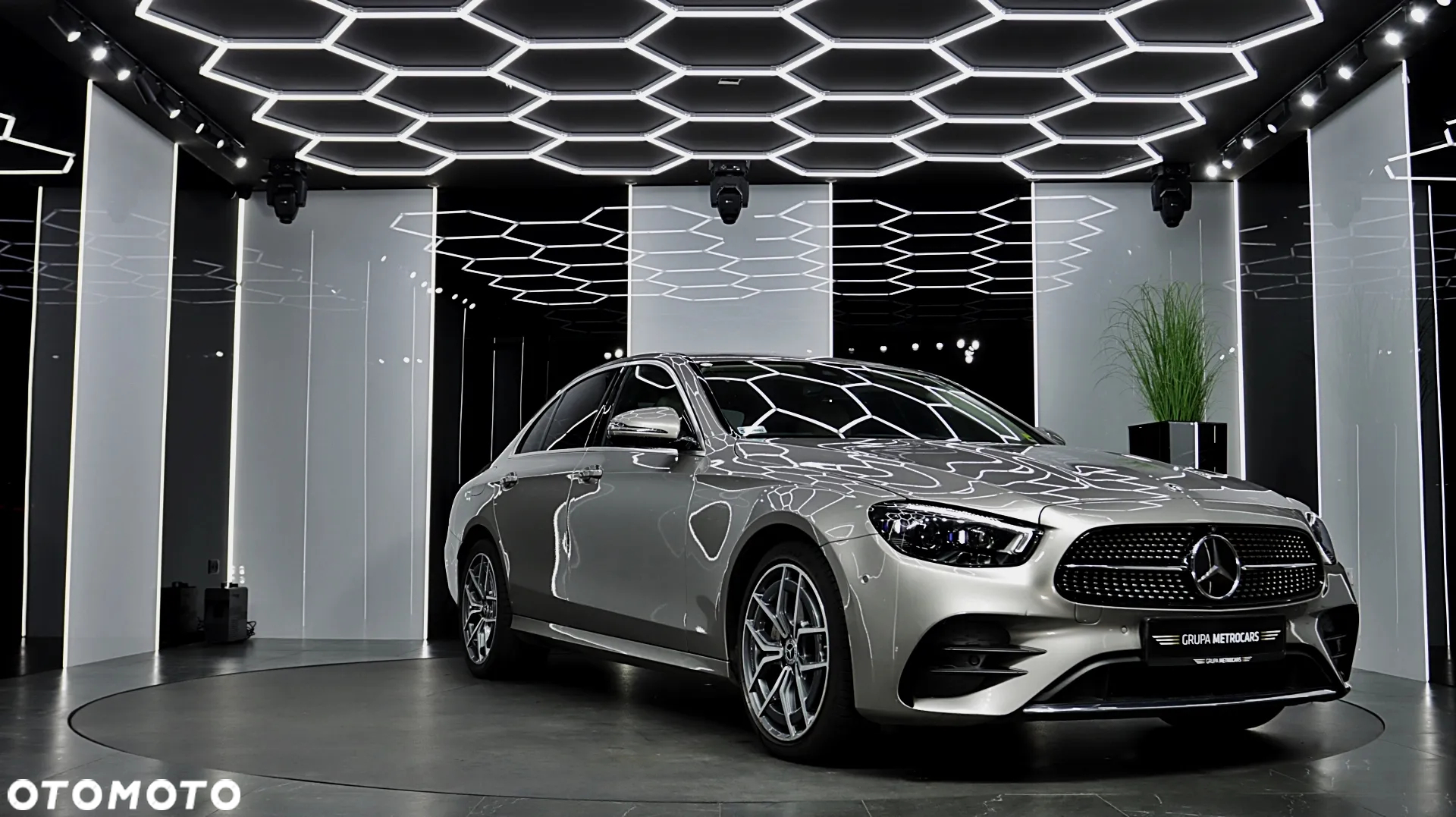 Mercedes-Benz Klasa E 220 d 4-Matic 9G-TRONIC - 13