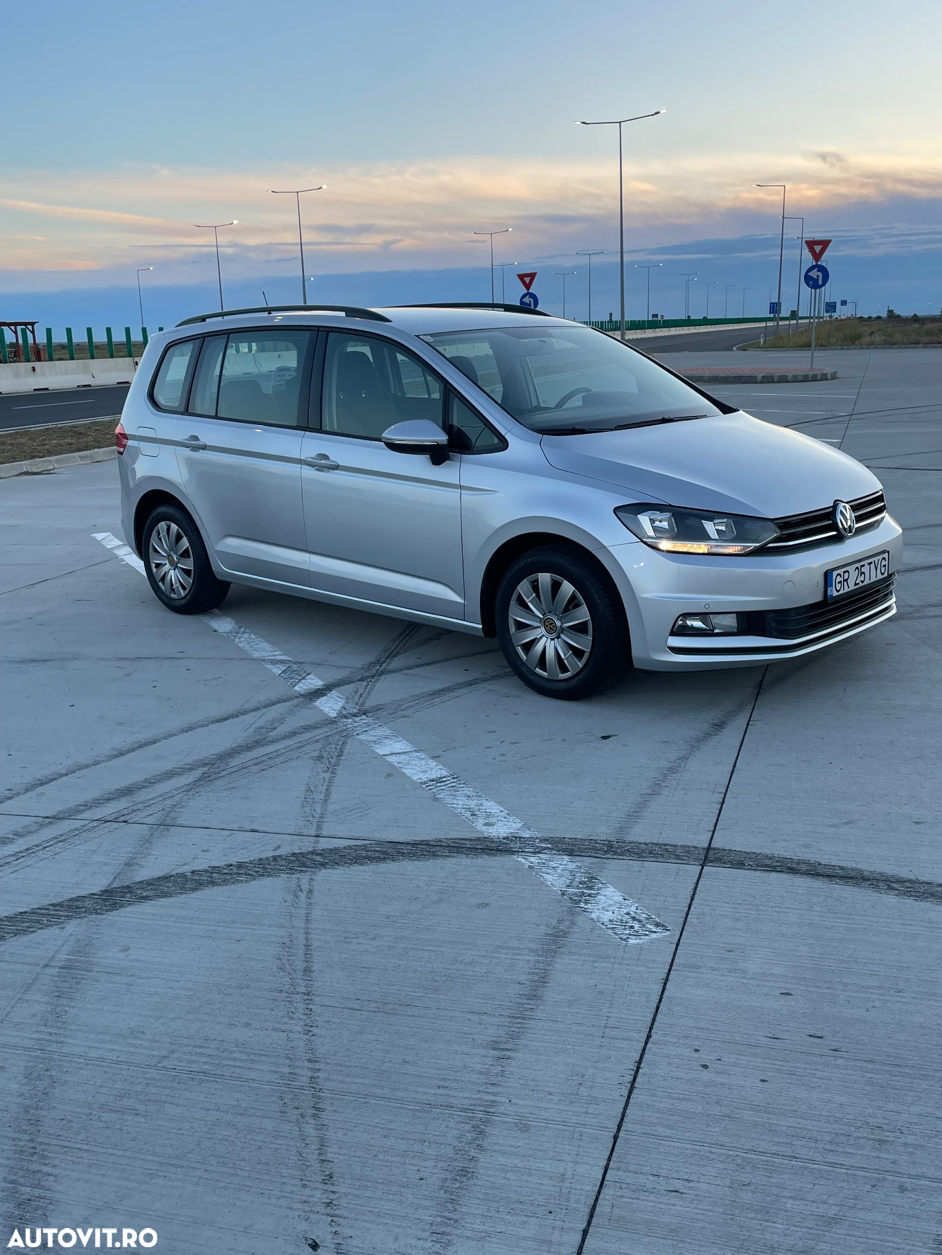 Volkswagen Touran 1.6 TDI SCR (BlueMotion Technology) DSG Comfortline - 14