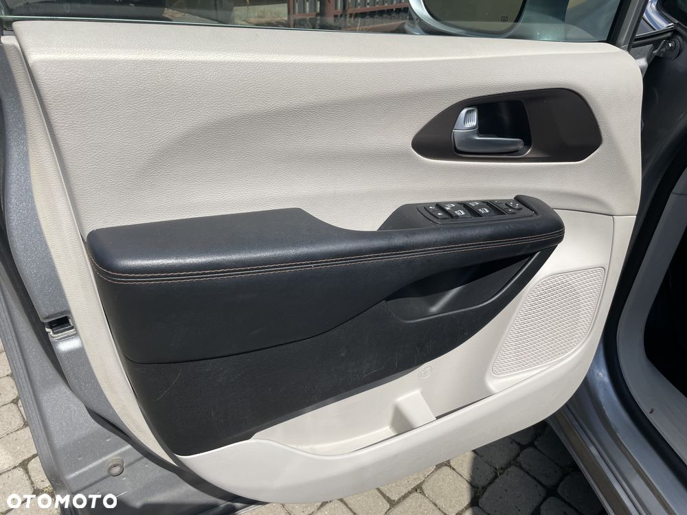 Chrysler Pacifica - 25