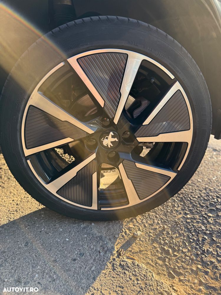 Peugeot 208 e-208 GT - 13