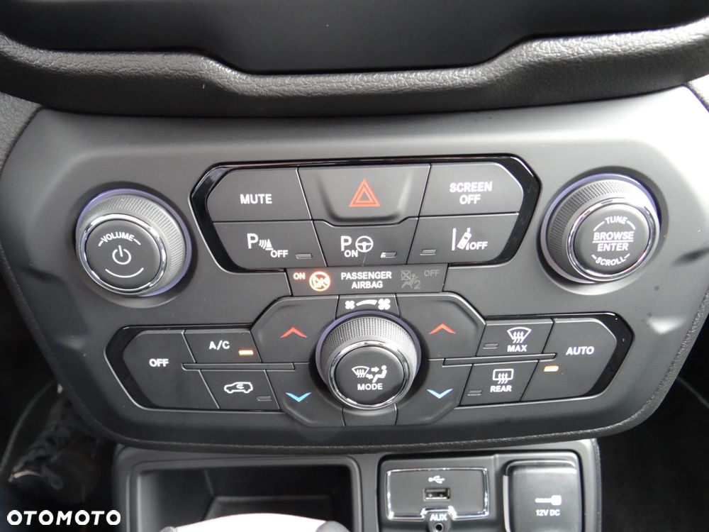 Jeep Renegade 1.5 T4 mHEV Upland FWD S&S DCT - 11