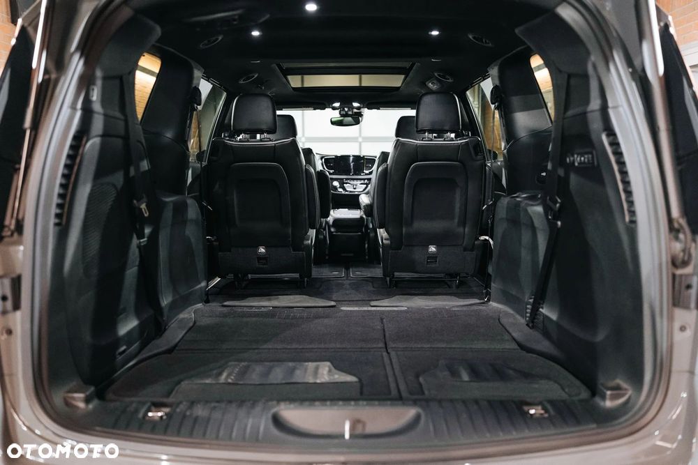 Chrysler Pacifica - 12