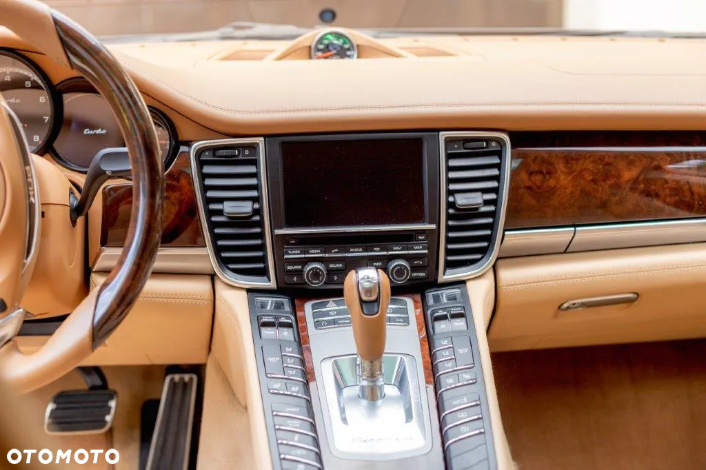 Porsche Panamera Turbo - 12