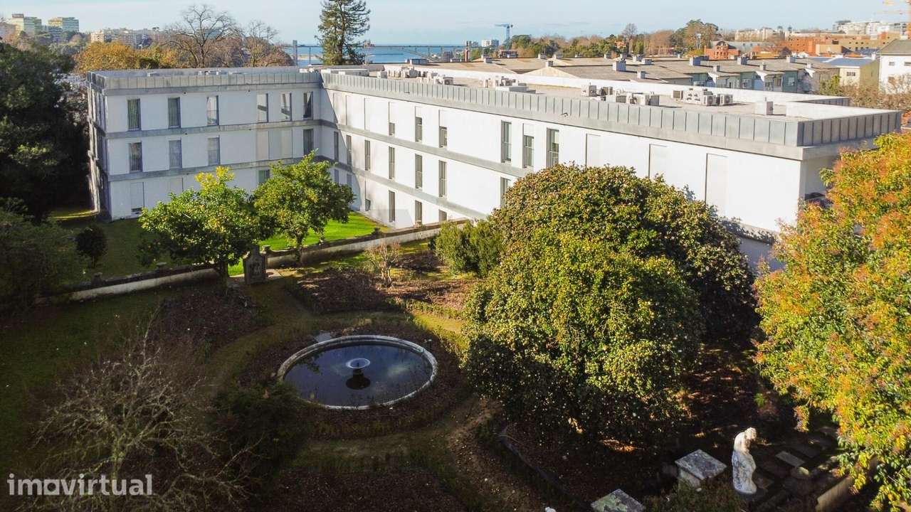 T1 mobilado com garagem entre Palácio de Cristal e Praça da Galiza - Grande imagem: 2/28