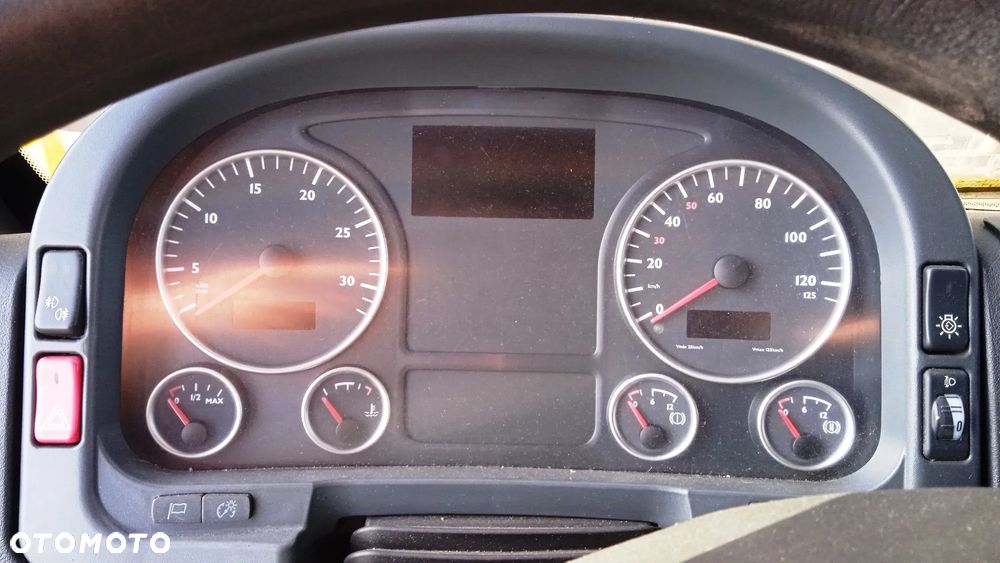 Kierownica multifunkcja licznik zegary panel szyb lusterek retarder deska rozdzielcza CB radio tachograf schowek kufer głośnik szyberdach MAN TGL - 3