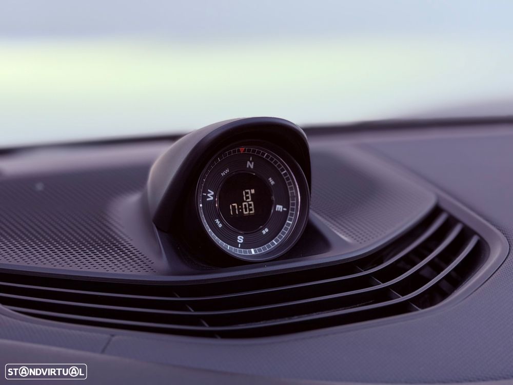 Porsche Taycan Cross Turismo 4 - 25