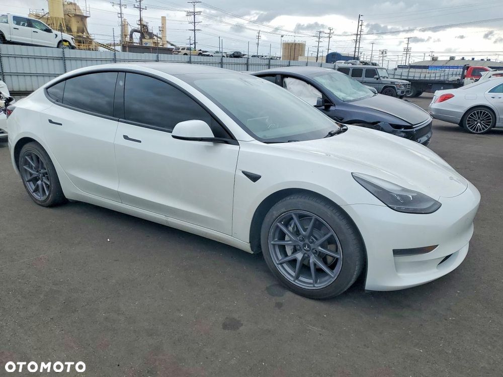 Tesla Model 3 - 1