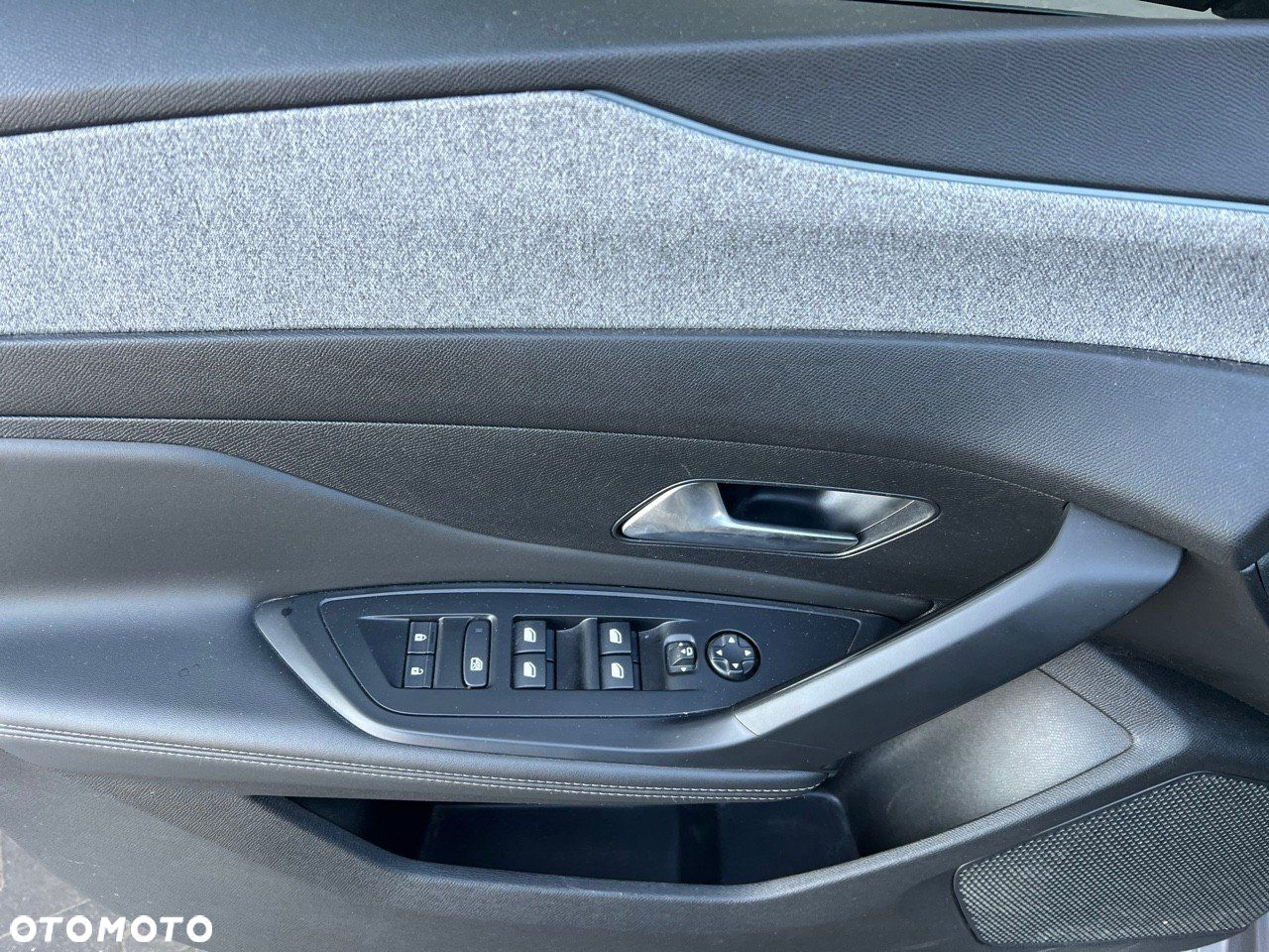 Peugeot 308 1.2 PureTech Allure S&S EAT8 - 12