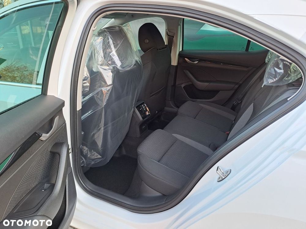 Skoda Octavia 2.0 TDI Edition 130 Selection DSG - 6