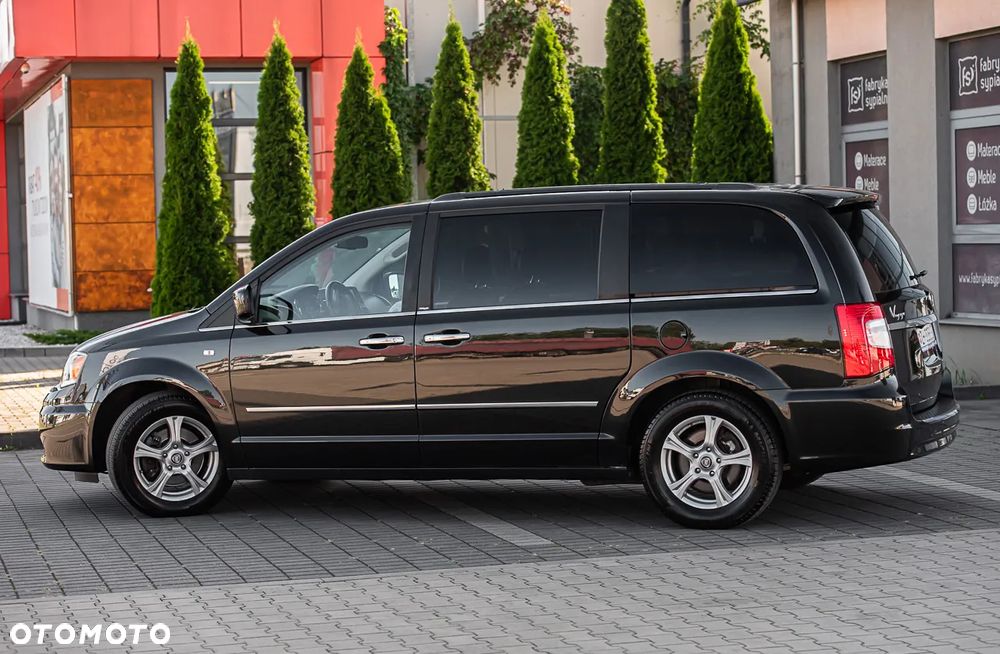 Lancia Voyager - 10